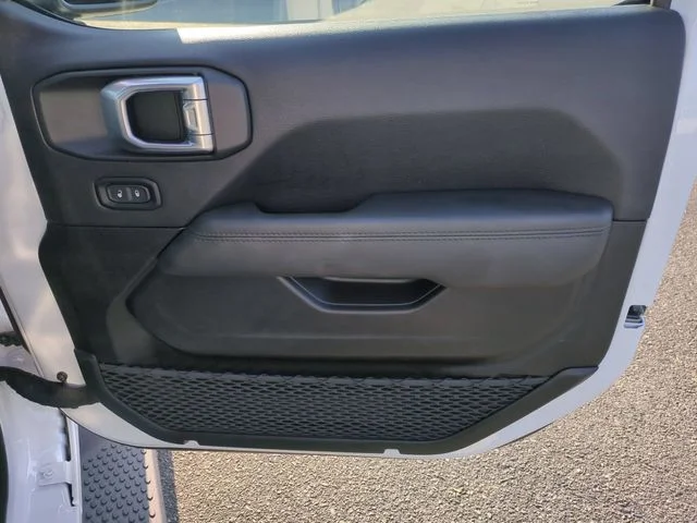 Used 2021 White Jeep Unlimited Sahara Altitude image 33