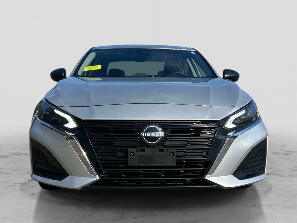 Used 2024 Silver Nissan 2.5 SV image 8