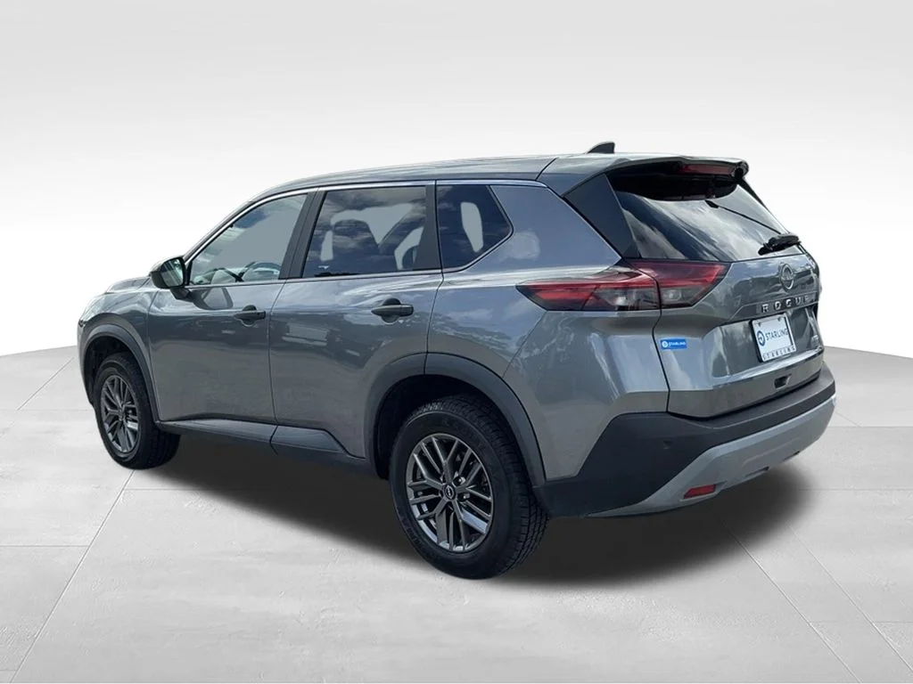 Used 2023 Gray Nissan S image 4