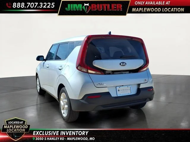 Used 2020  Kia S image 2