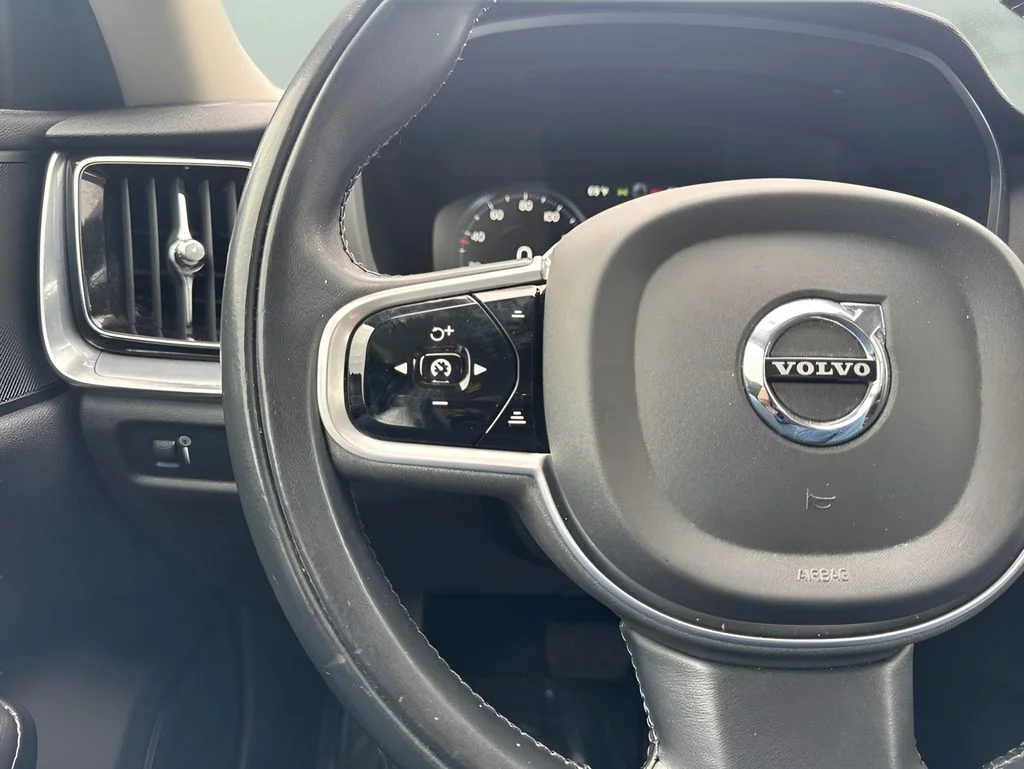 Used 2020 Gray Volvo T5 Momentum image 15