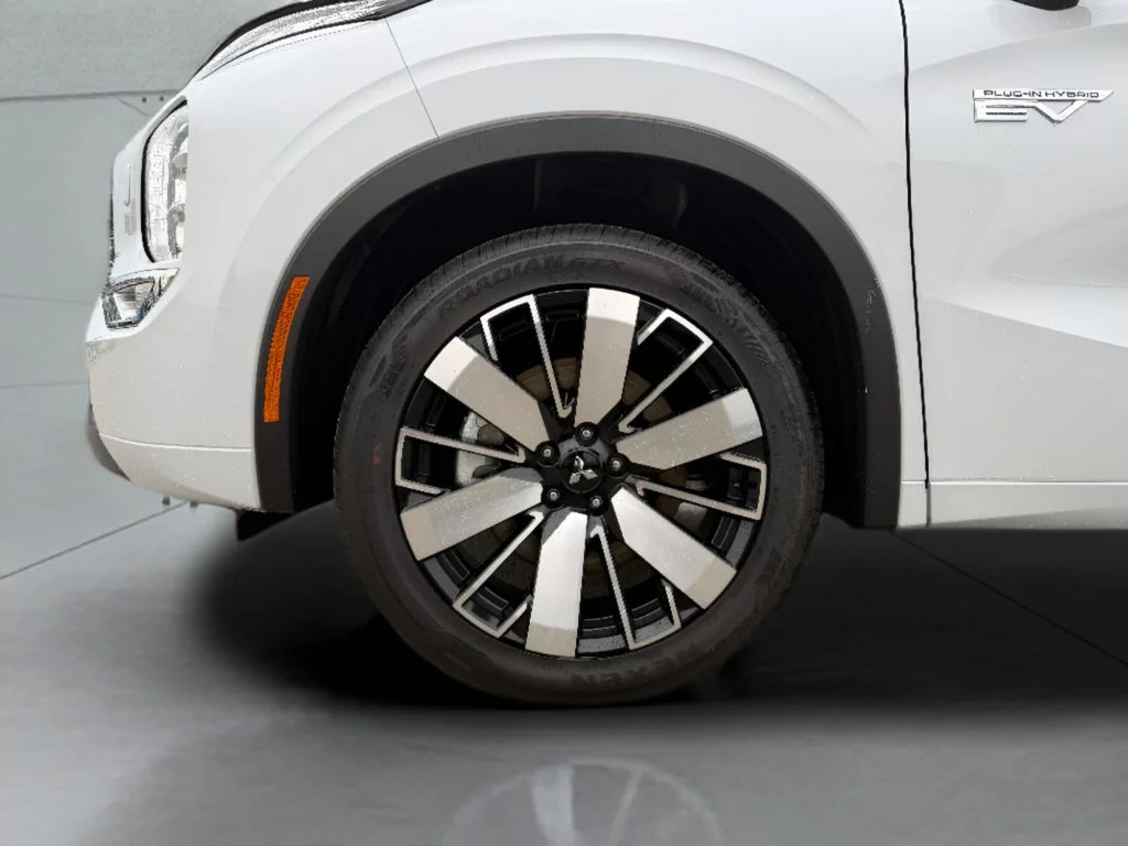 New 2026 White Mitsubishi SEL image 26