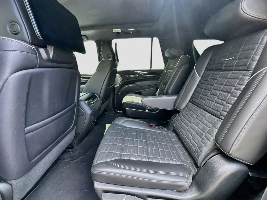 Used 2023 Silver Metallic Cadillac Sport Platinum image 26