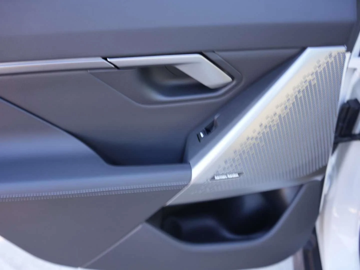 Used 2025 Alpine White BMW 530i Sedan image 8