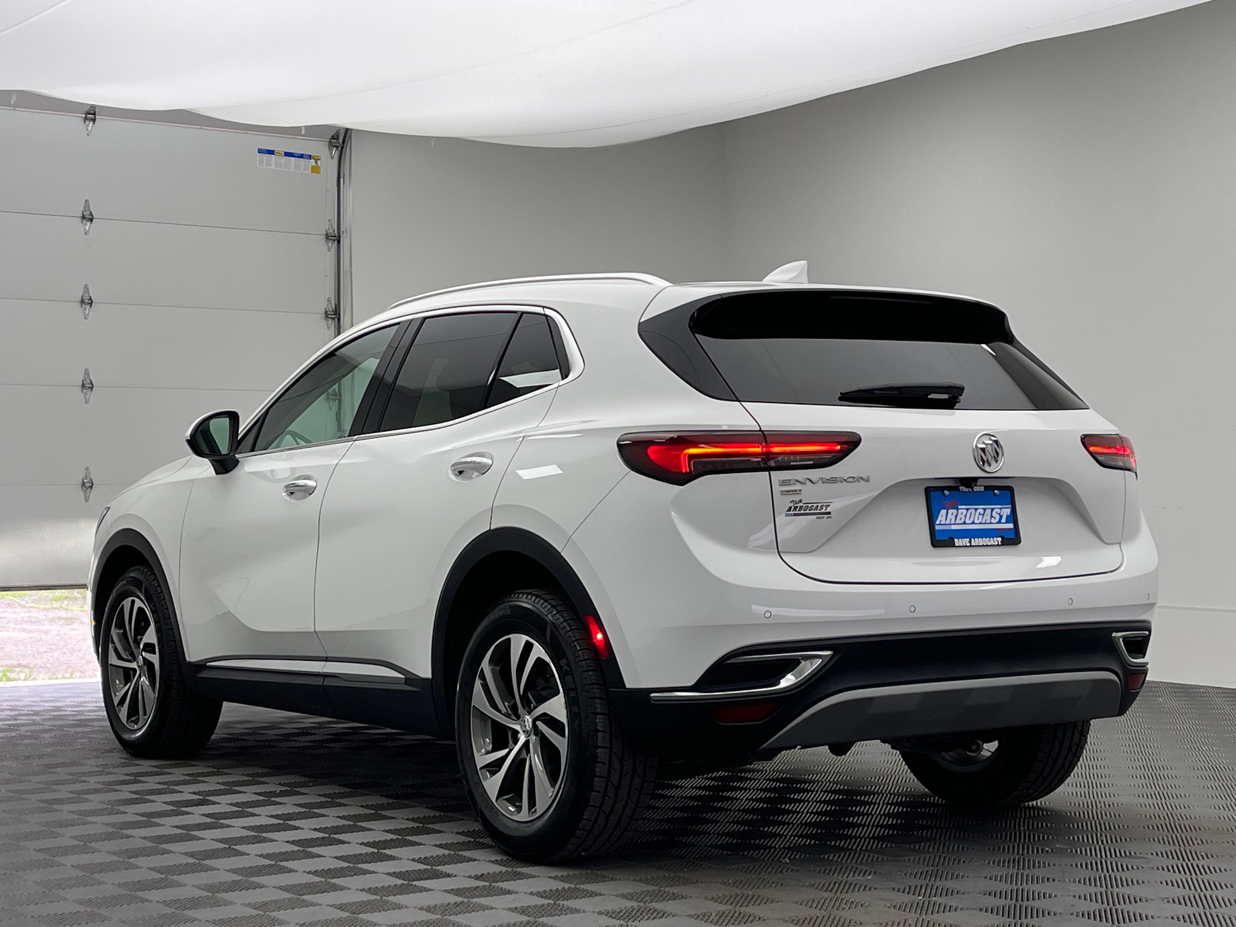 Used 2023 Summit White Buick Essence image 11