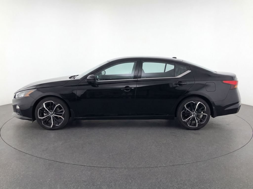 Used 2024 Black Nissan 2.5 SR image 2
