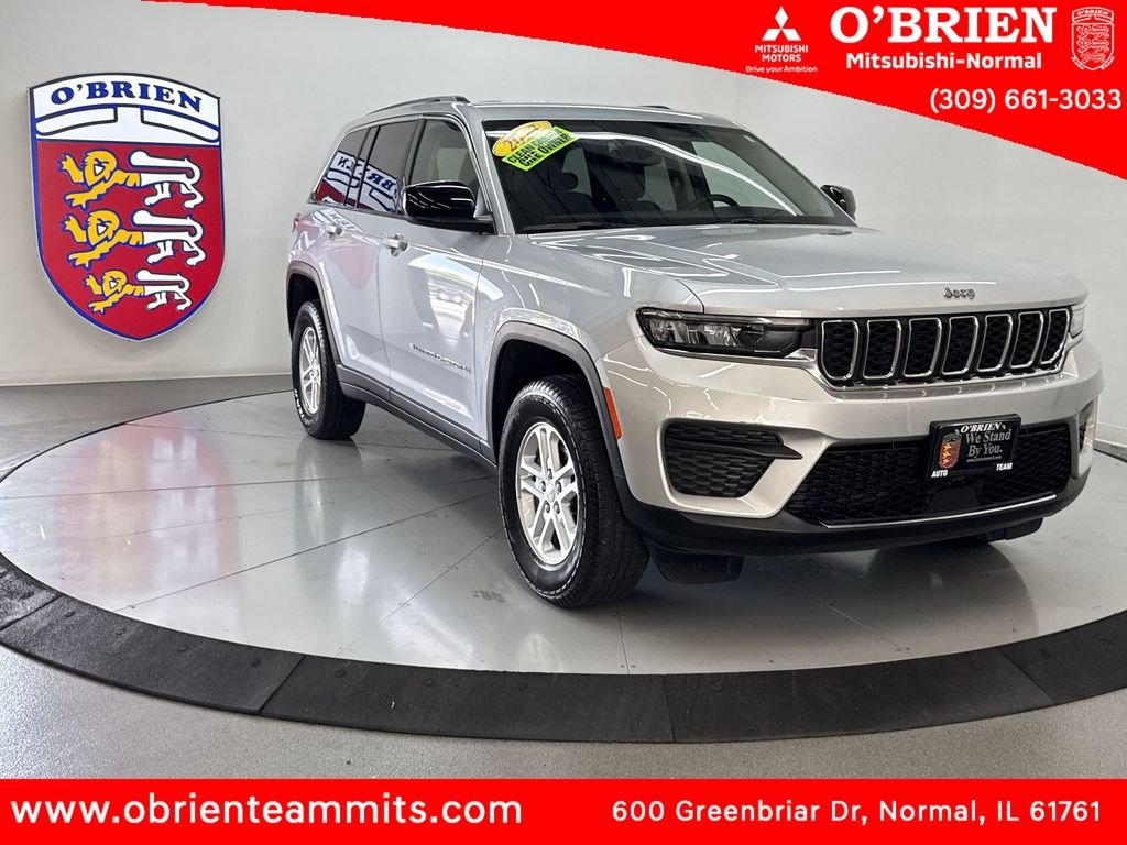 Used 2023 Silver Jeep Laredo image 1