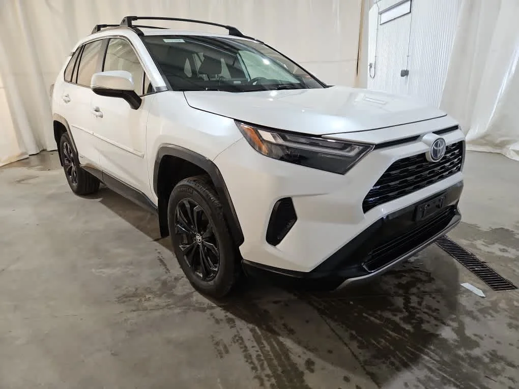 Used 2023 Wind Chill Pearl Toyota Hybrid SE image 8