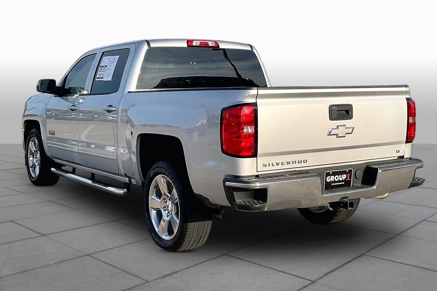 Used 2018 Silver Ice Metallic Chevrolet LT image 11