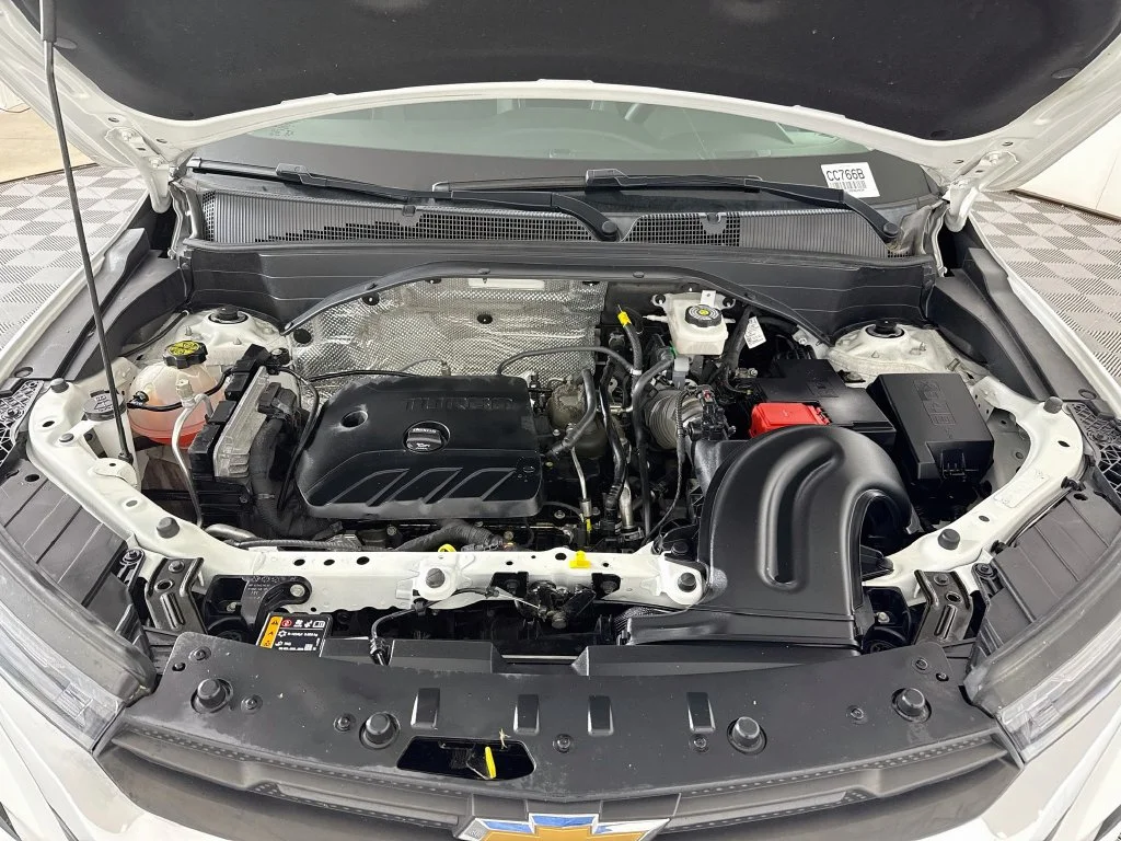 Used 2023 White Chevrolet LT image 27