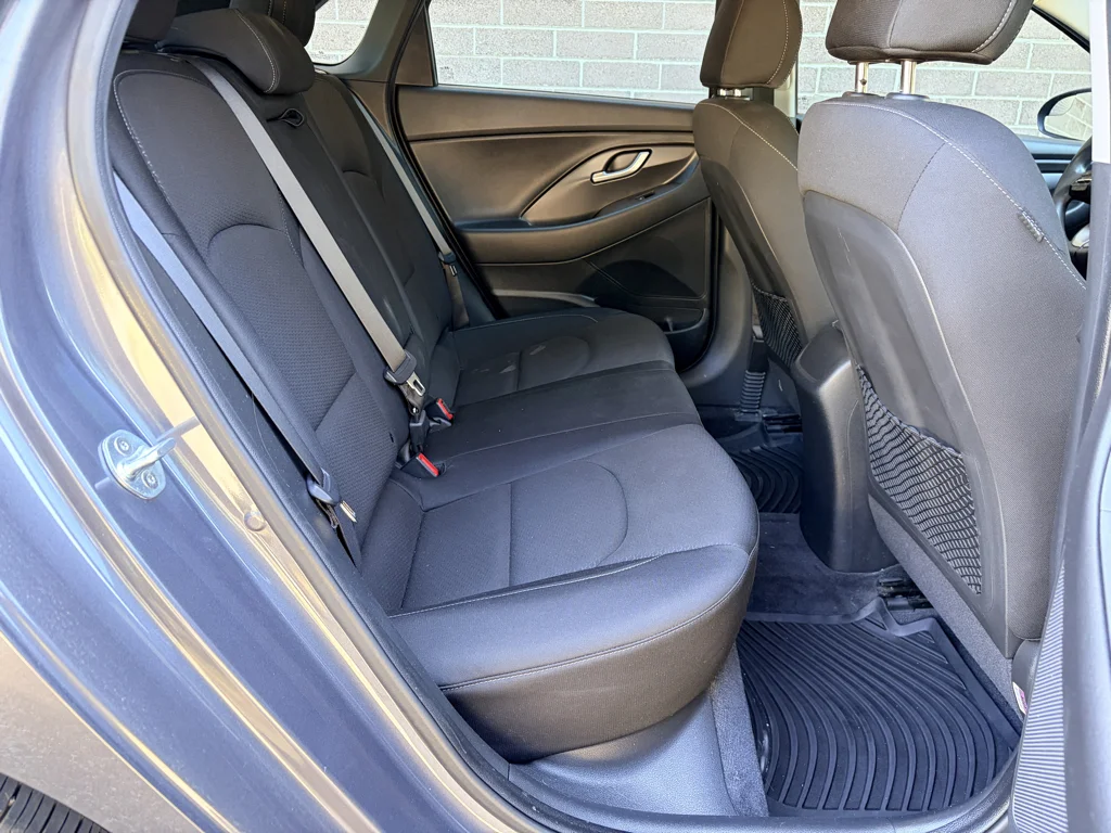 Used 2018 Summit Gray Hyundai Base image 23
