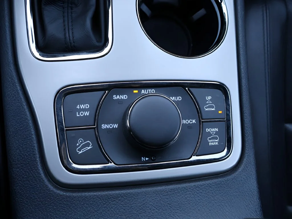 Used 2021 White Jeep High Altitude image 27