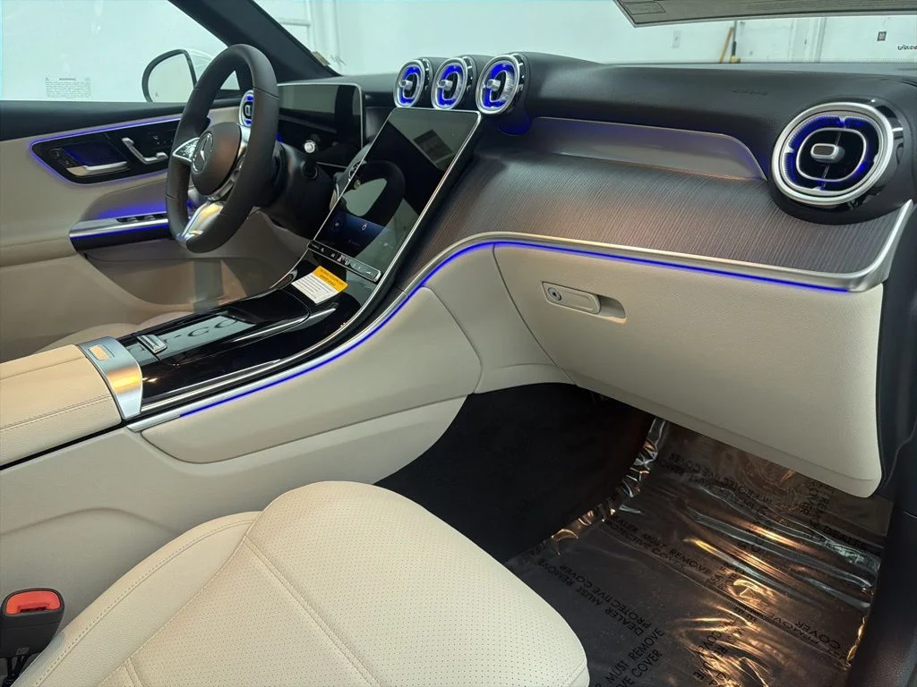 Used 2026 White Mercedes-Benz GLC 300 image 27