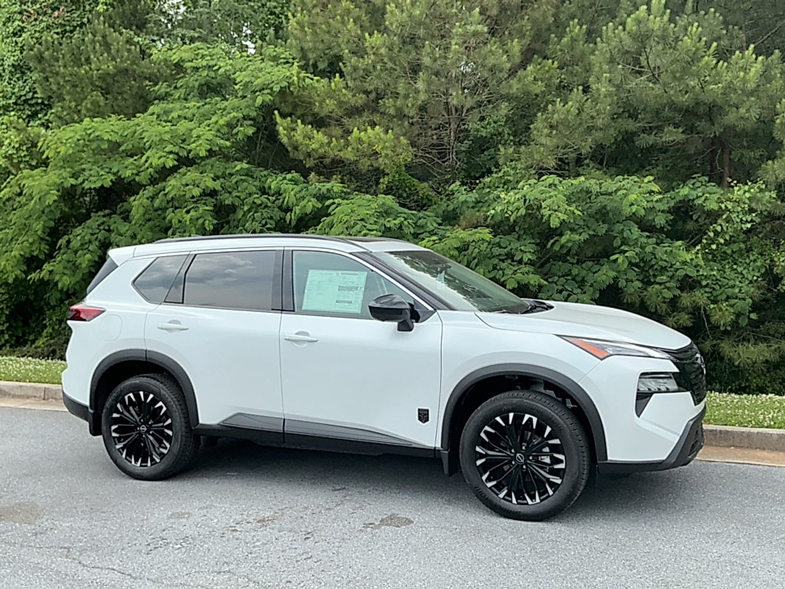 New 2026 Everest White Pearl Tricoat Nissan Dark Armor image 1