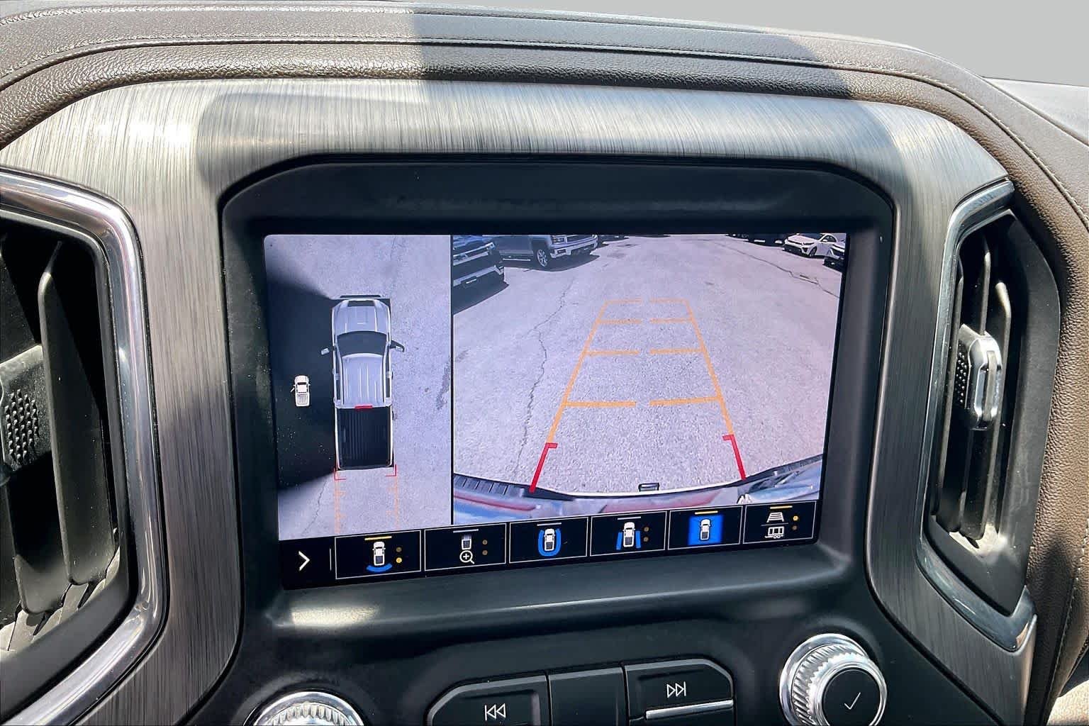 Used 2022 White Frost Tricoat GMC Denali image 26