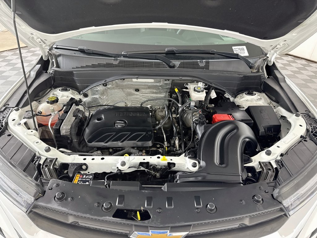 Used 2023 White Chevrolet LT image 27