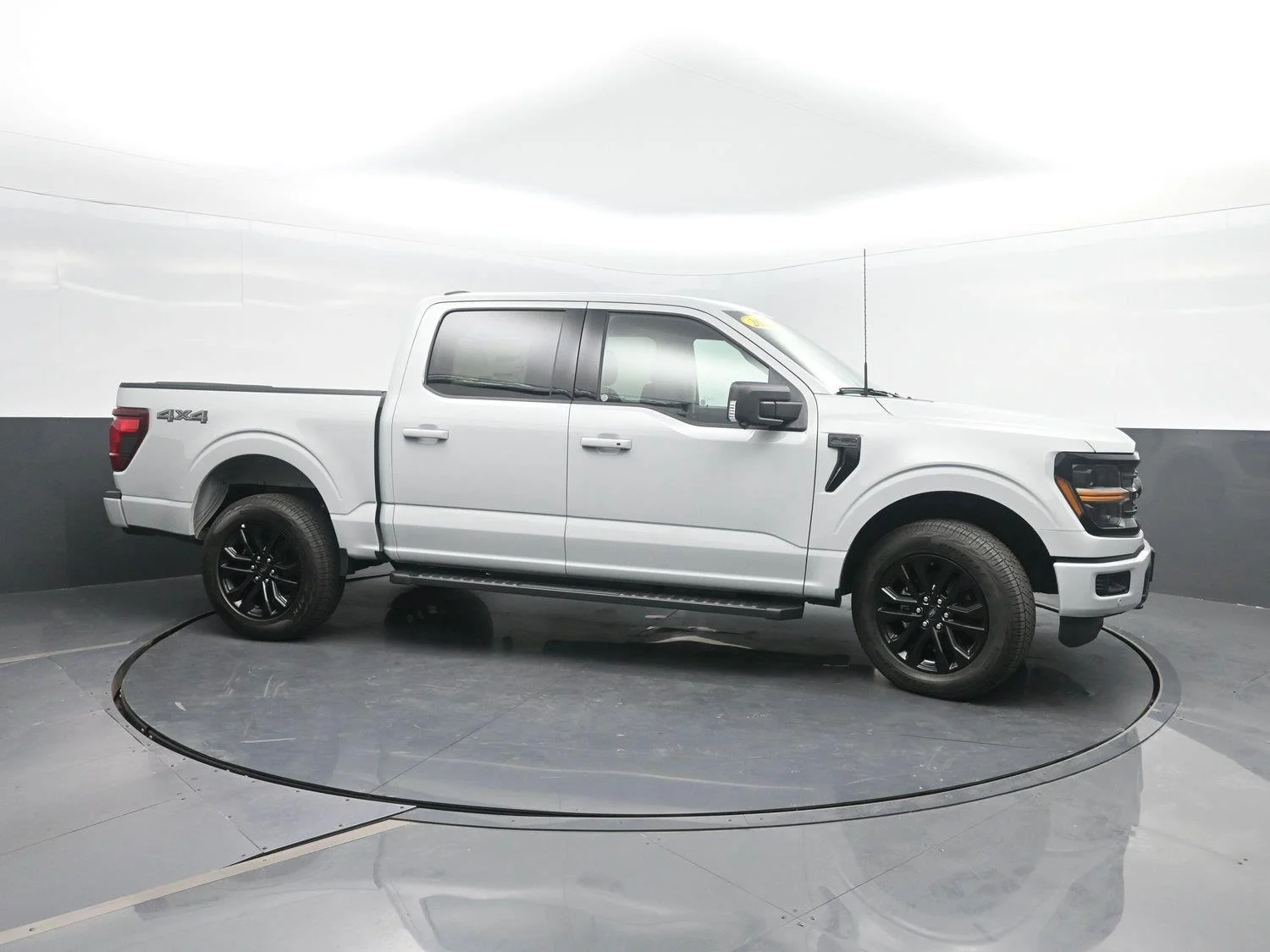2026 Ford F-150 XLT - Photo 4