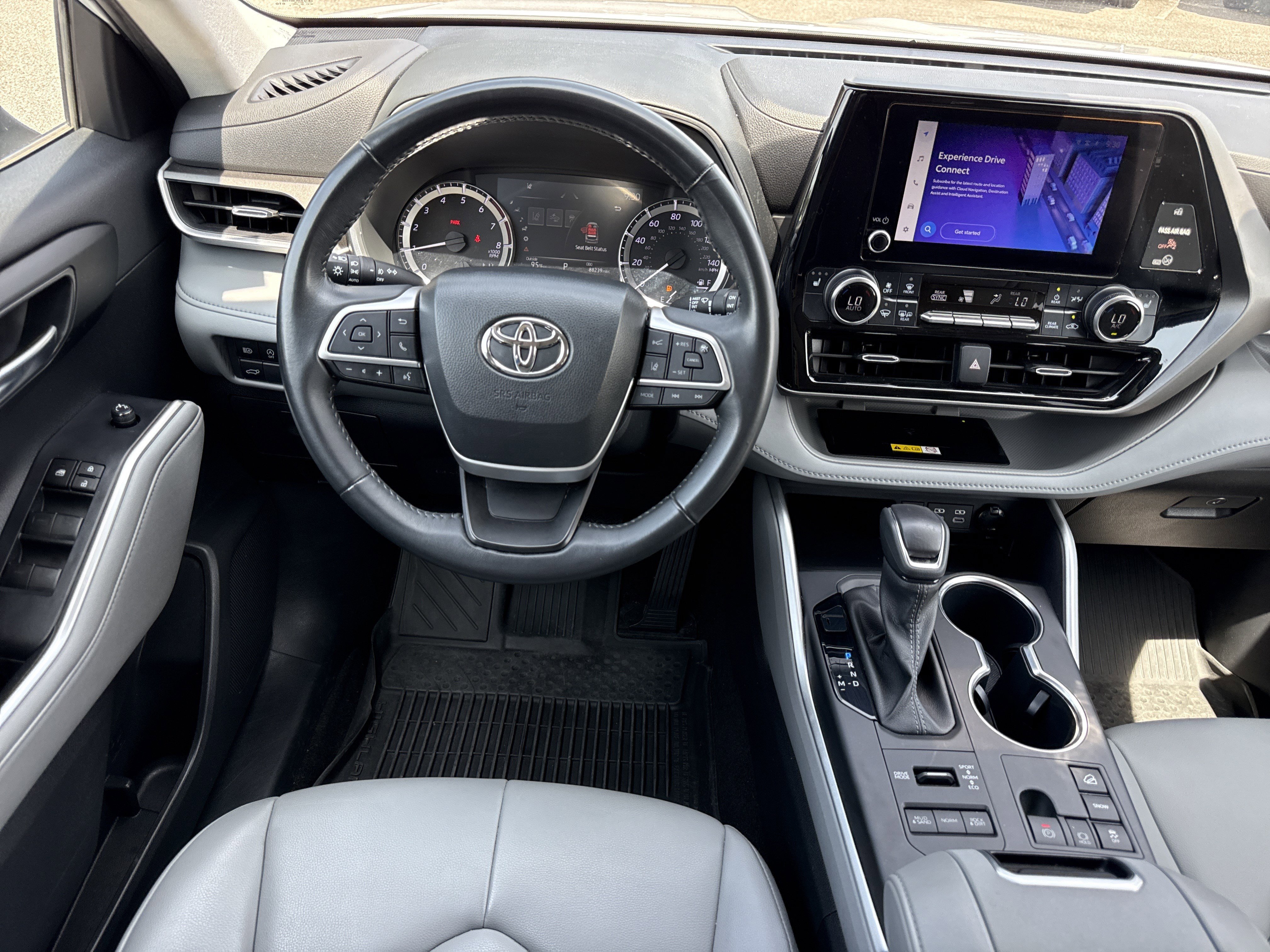 2023 Toyota Highlander XLE - Photo 17