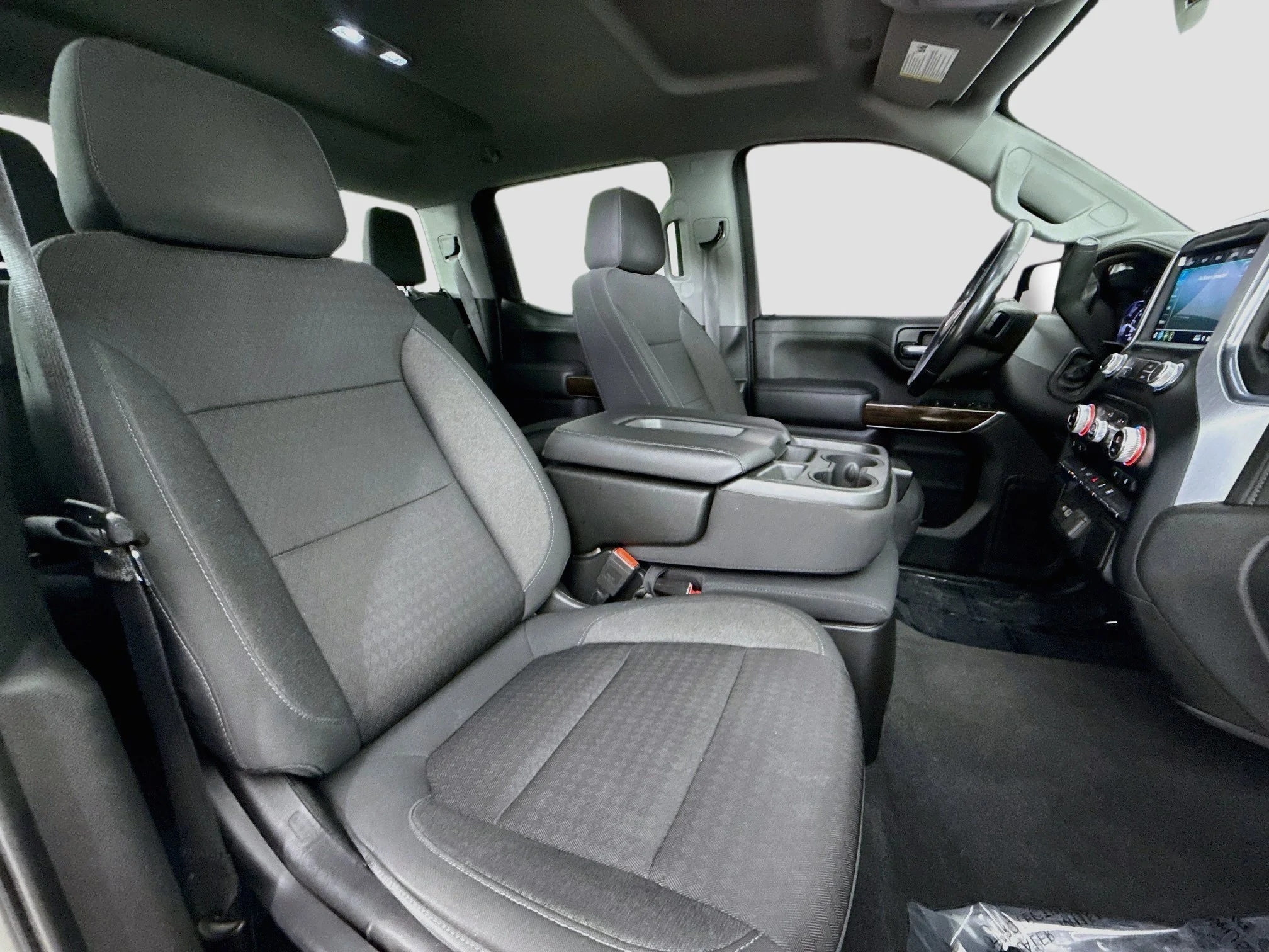 Used 2021 SUMMIT WHITE GMC SLE image 29