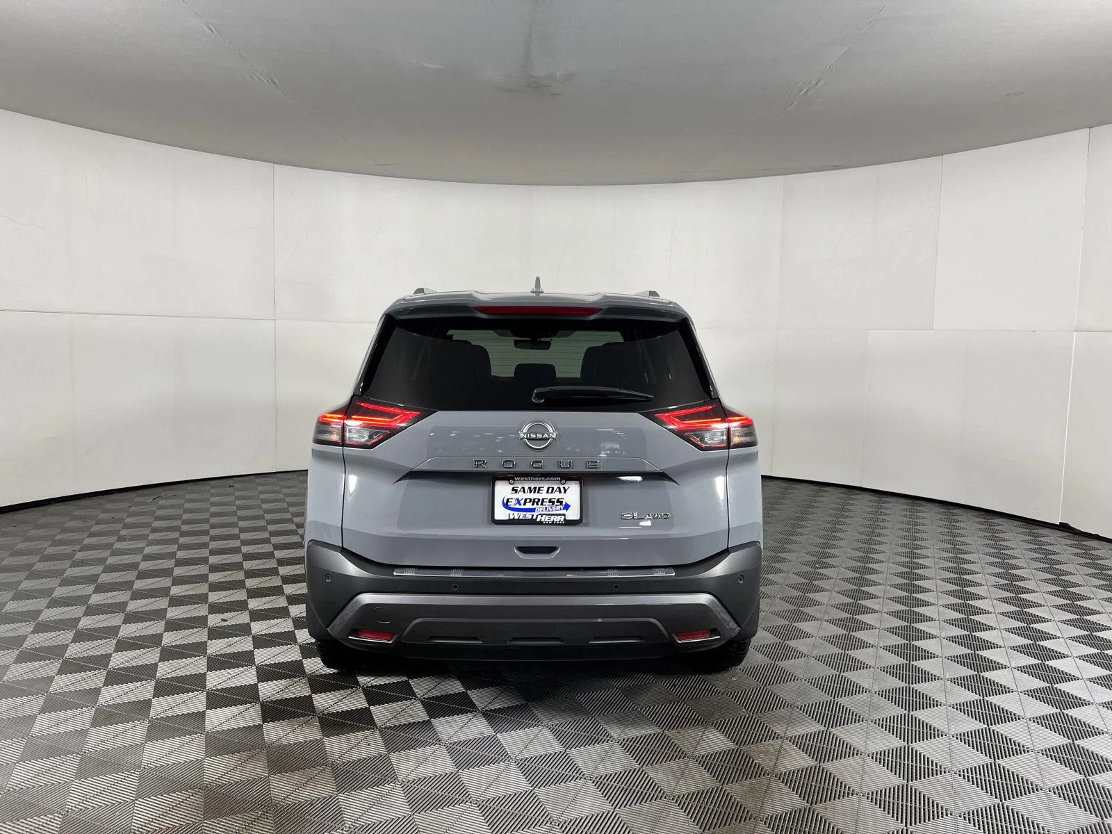Used 2022 Boulder Gray Pearl Nissan SL image 8