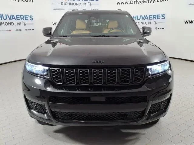 Used 2024 Black Jeep Summit image 2