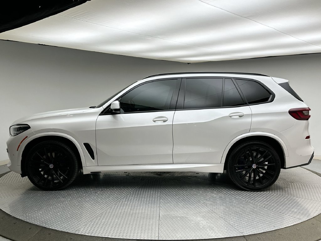 Used 2021 White Metallic BMW xDrive40i image 2