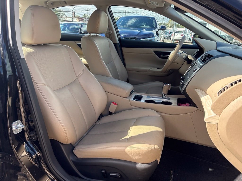 Used 2017 Black Nissan 2.5 SL image 17