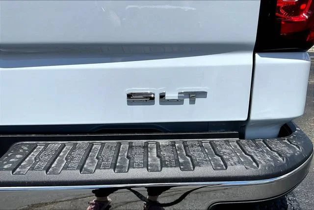 New 2026 Glacier White Tricoat GMC SLT image 8