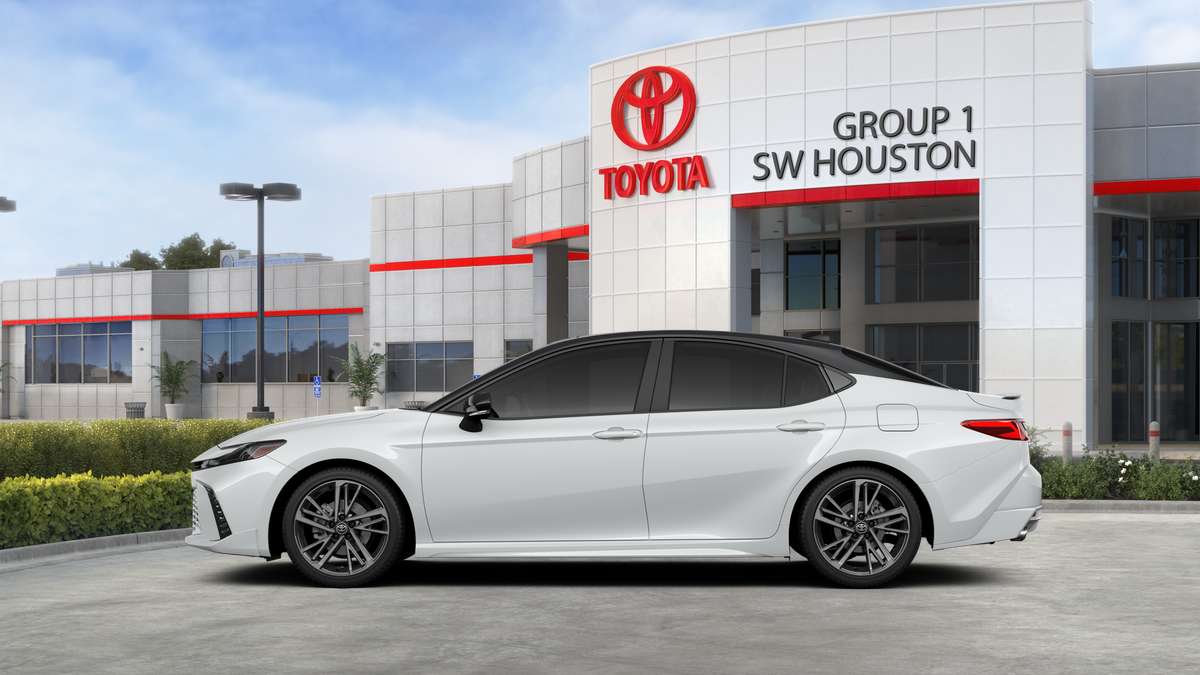 New 2026 Wind Chill Pearl with Midnight Black Metallic roof Toyota XSE image 4