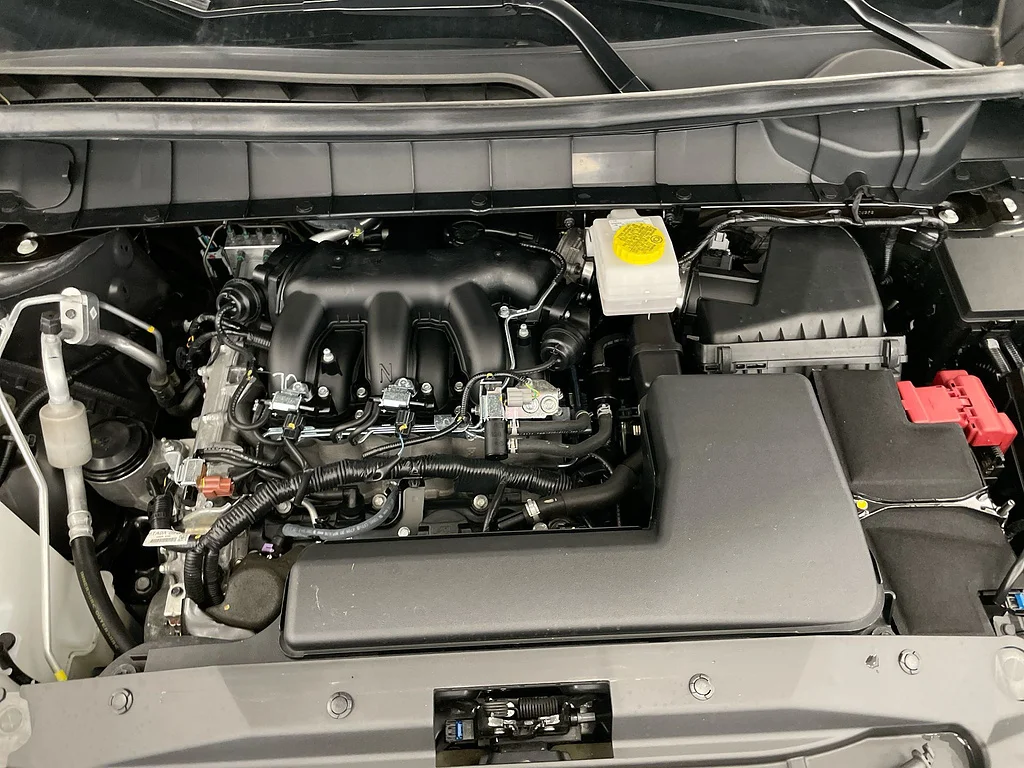 Used 2025 TAN Nissan Platinum image 31