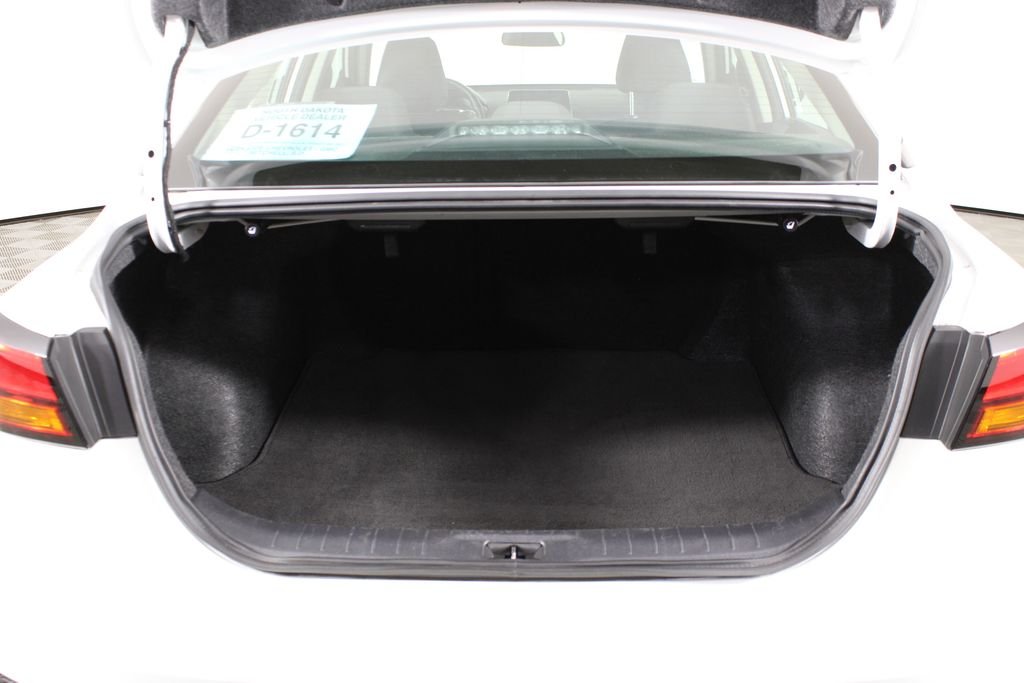 Used 2025 White Nissan 2.5 SV image 7
