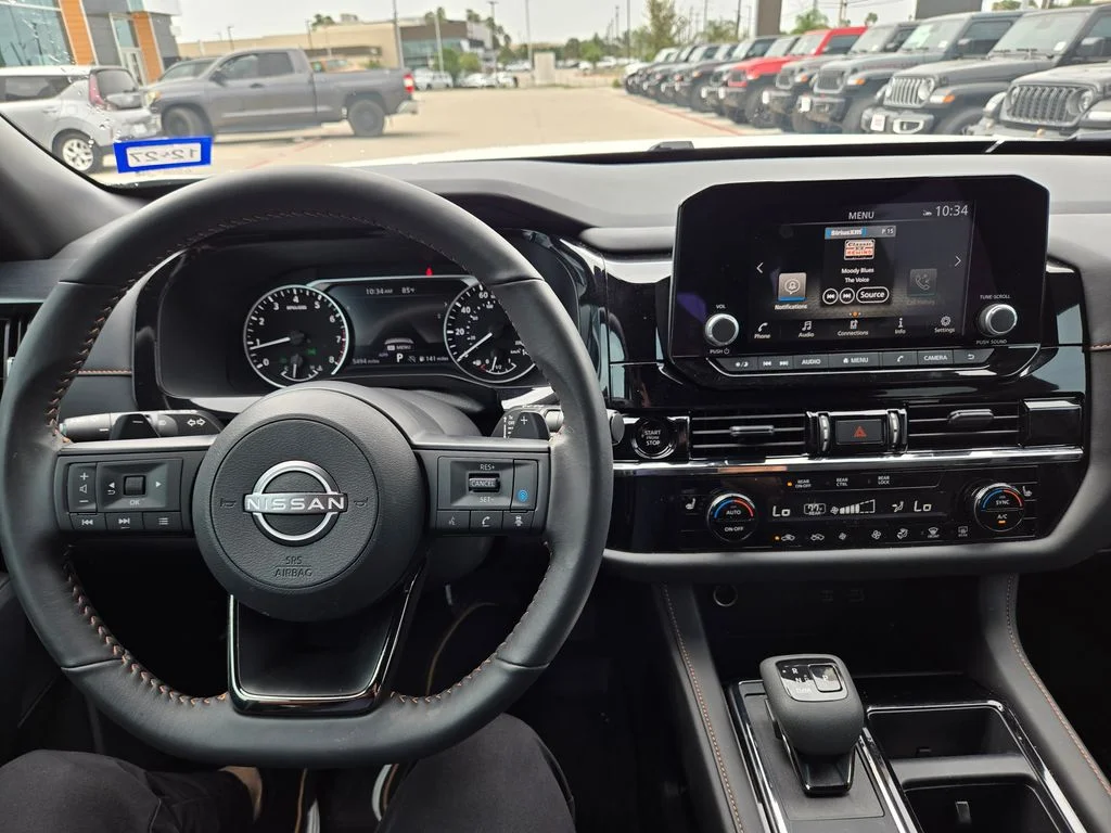 Used 2025 White Nissan Rock Creek image 10