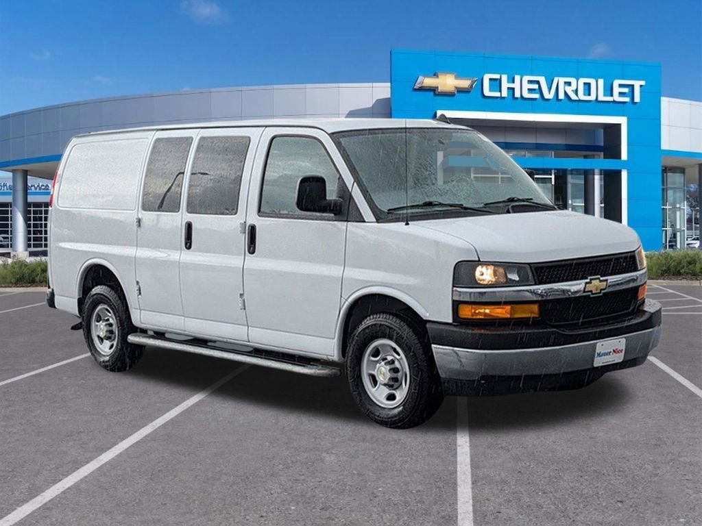 2023 Chevrolet Express 2500 Work Van HD's photo