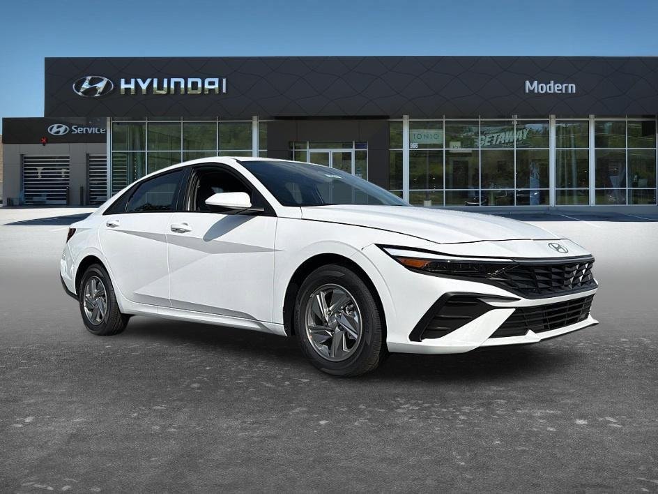 New 2026 Serenity White Hyundai SE image 17
