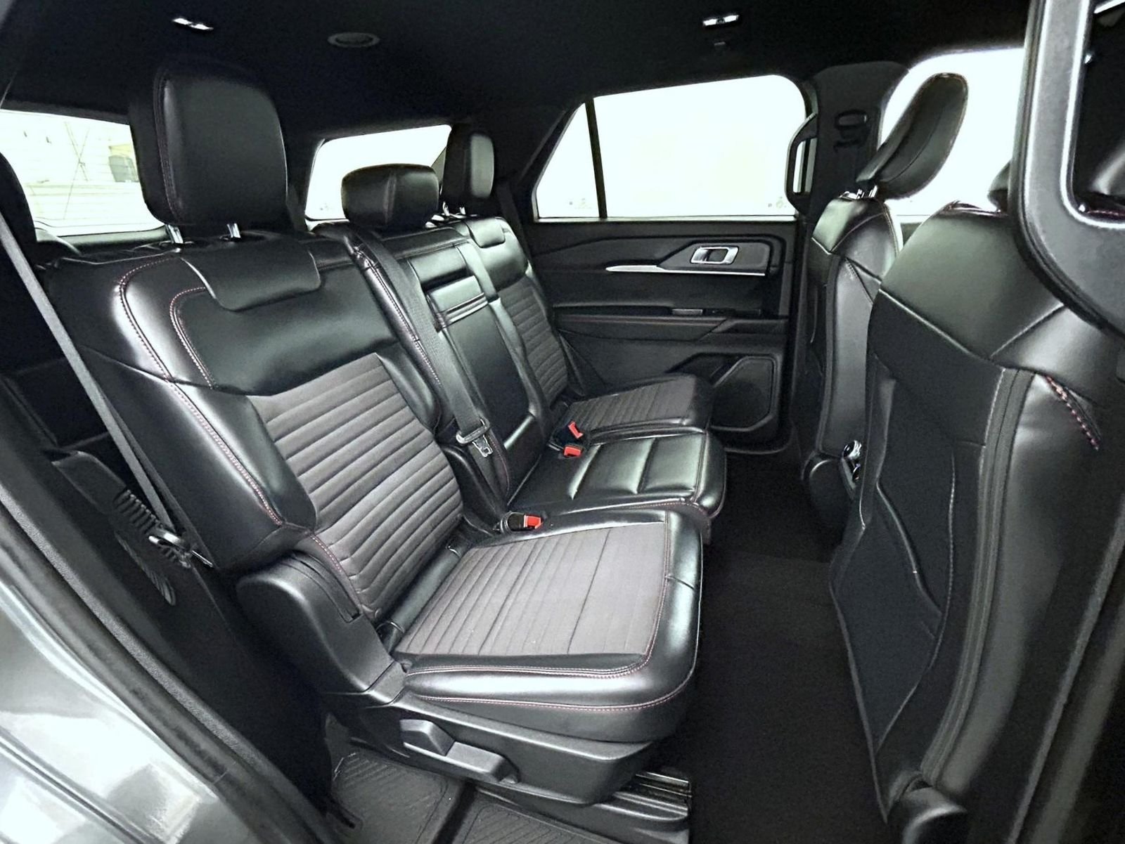 Used 2025 Gray Ford ST-Line image 18