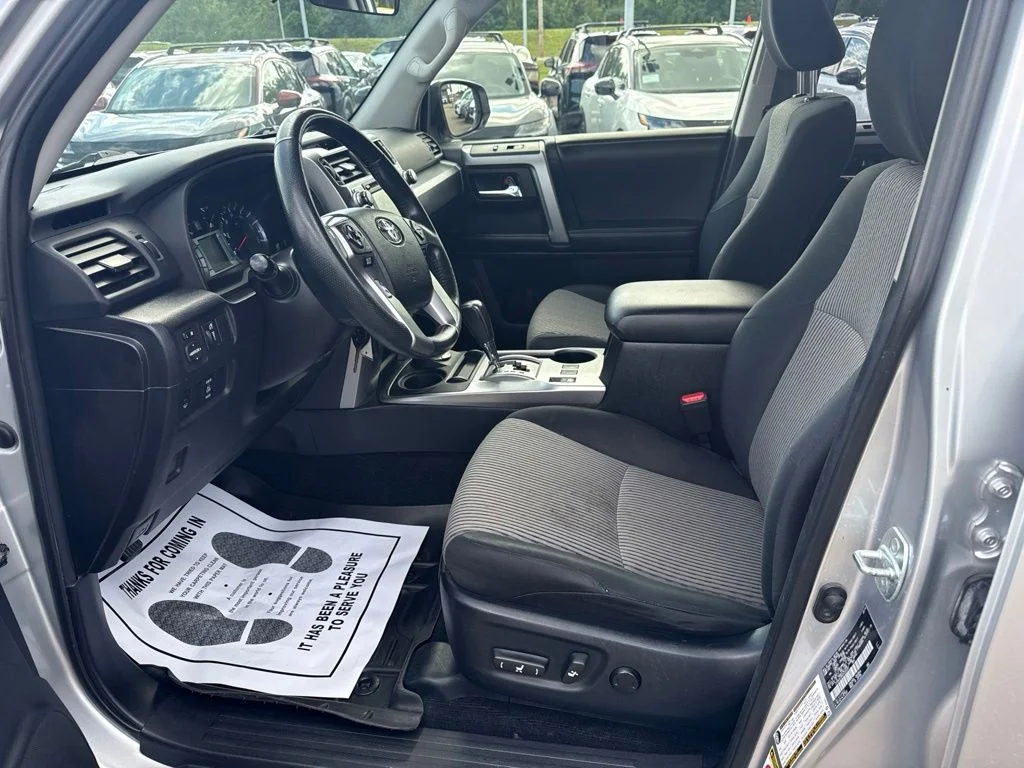 Used 2016 Silver Toyota SR5 image 9
