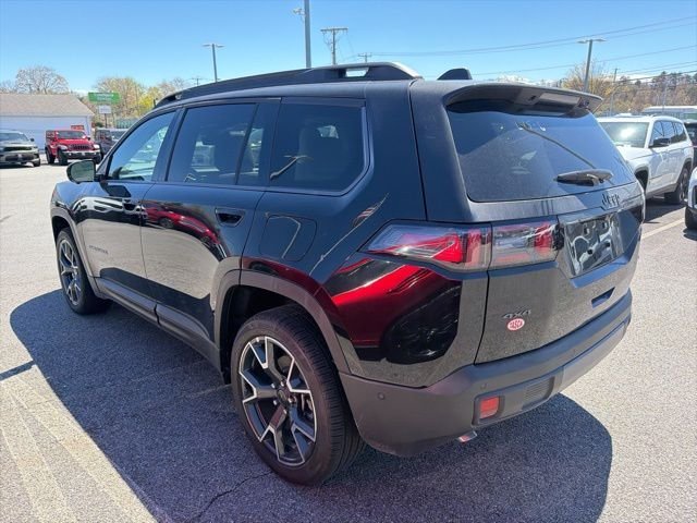 New 2026 Diamond Black Crystal Pearl-Coat Exterior Paint Jeep Overland image 5