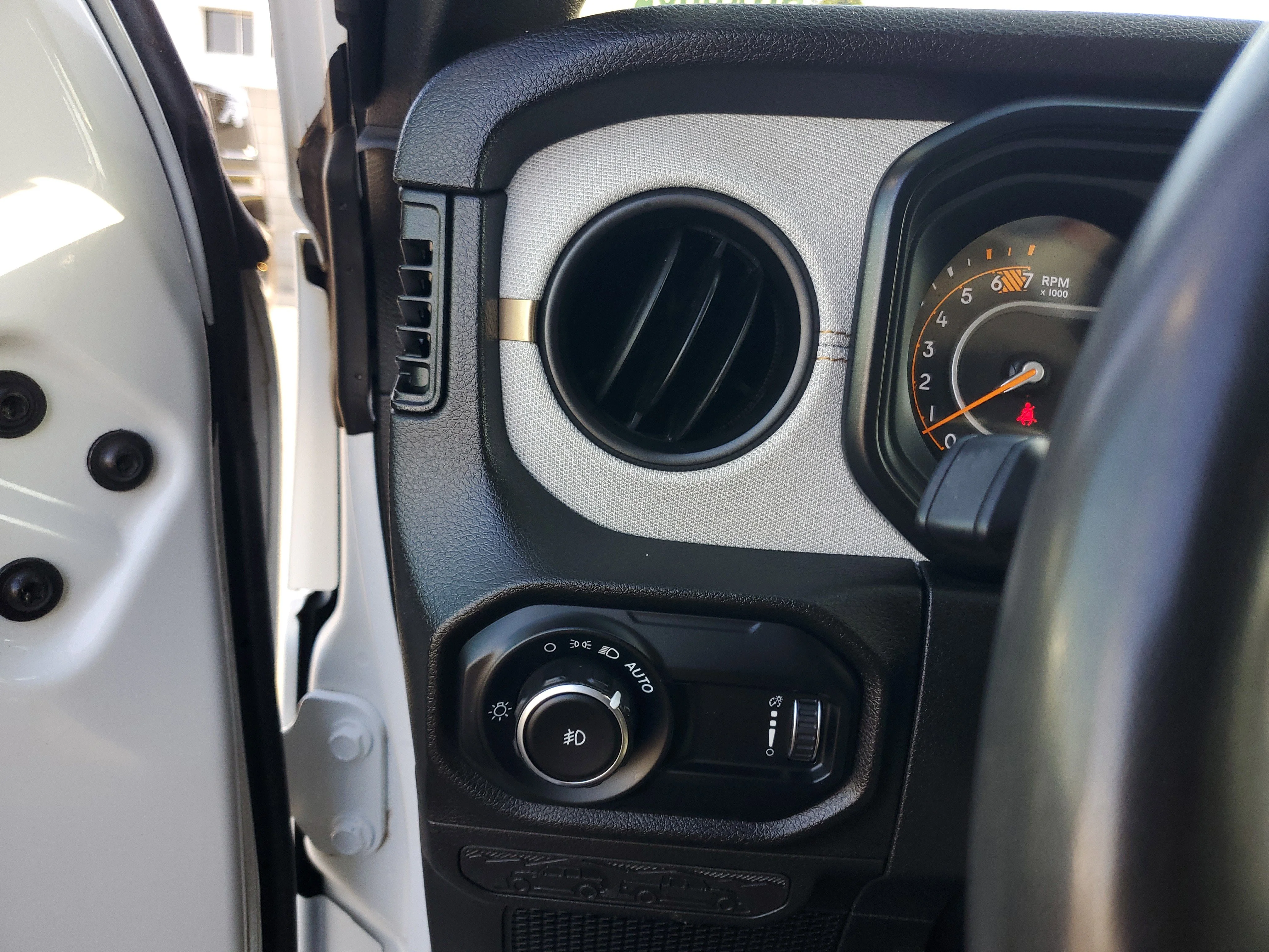 Used 2024 White Jeep Sport S image 25