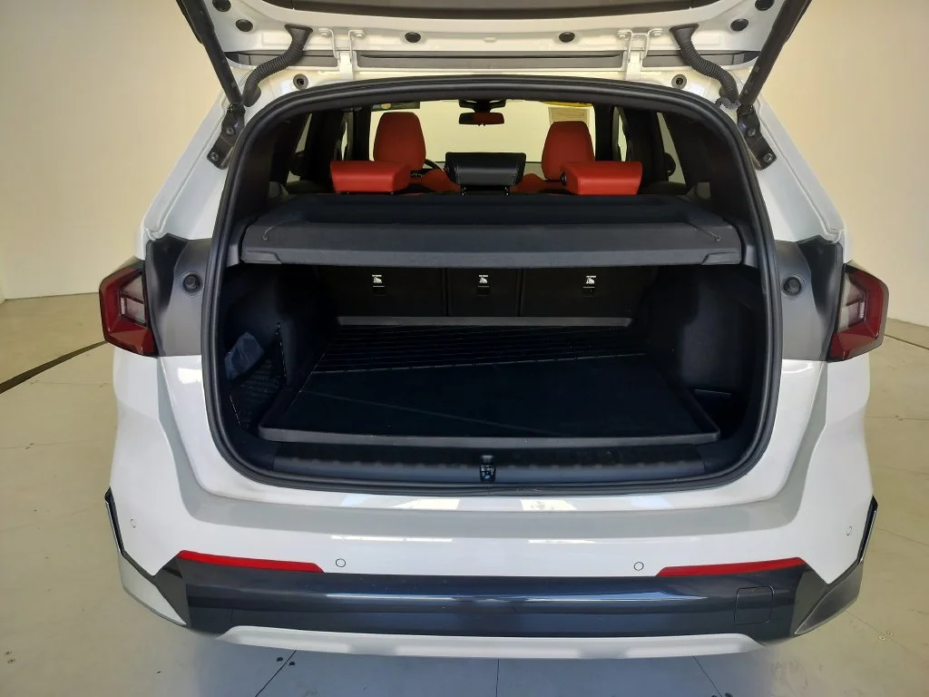 Used 2025 White BMW xDrive28i image 21