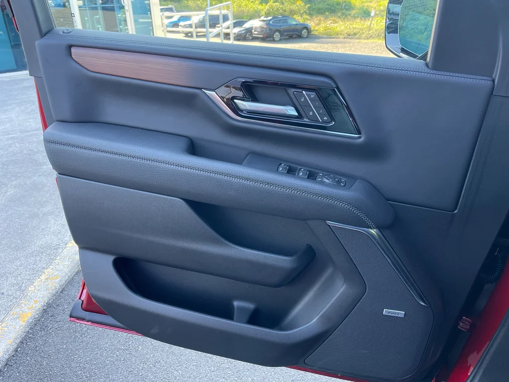 2025 GMC Yukon XL Denali - Photo 14