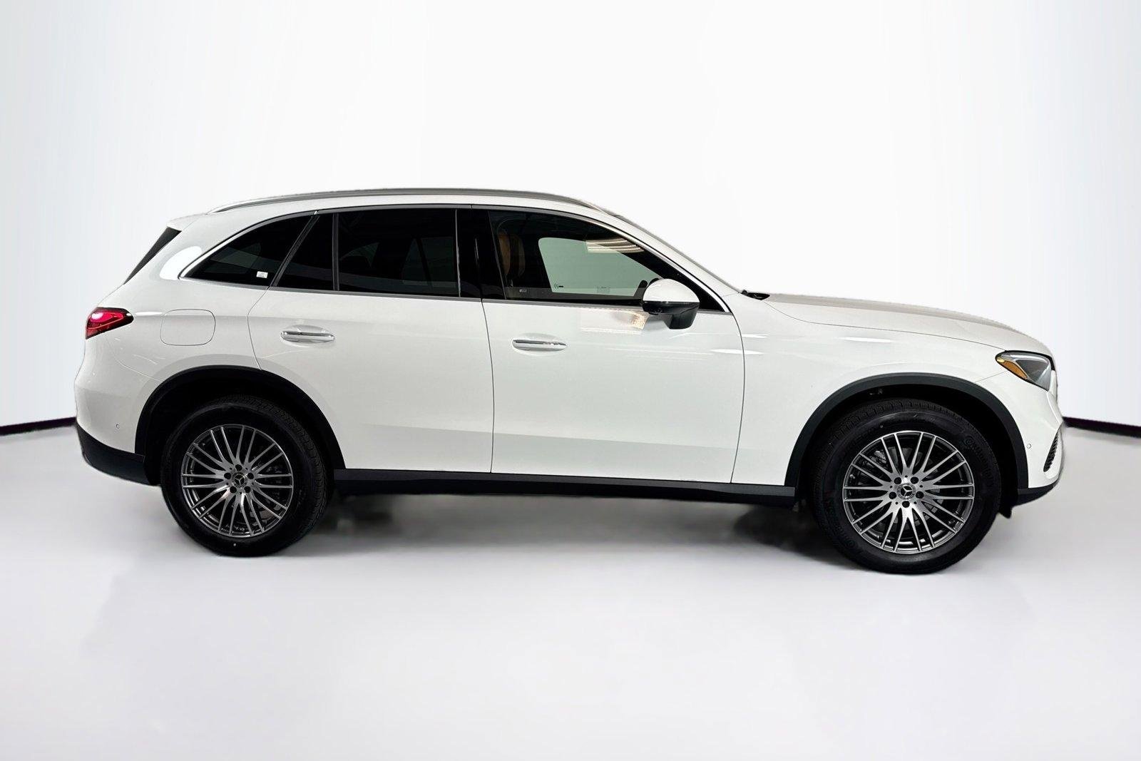 New 2026 Polar White Mercedes-Benz GLC 300 image 4