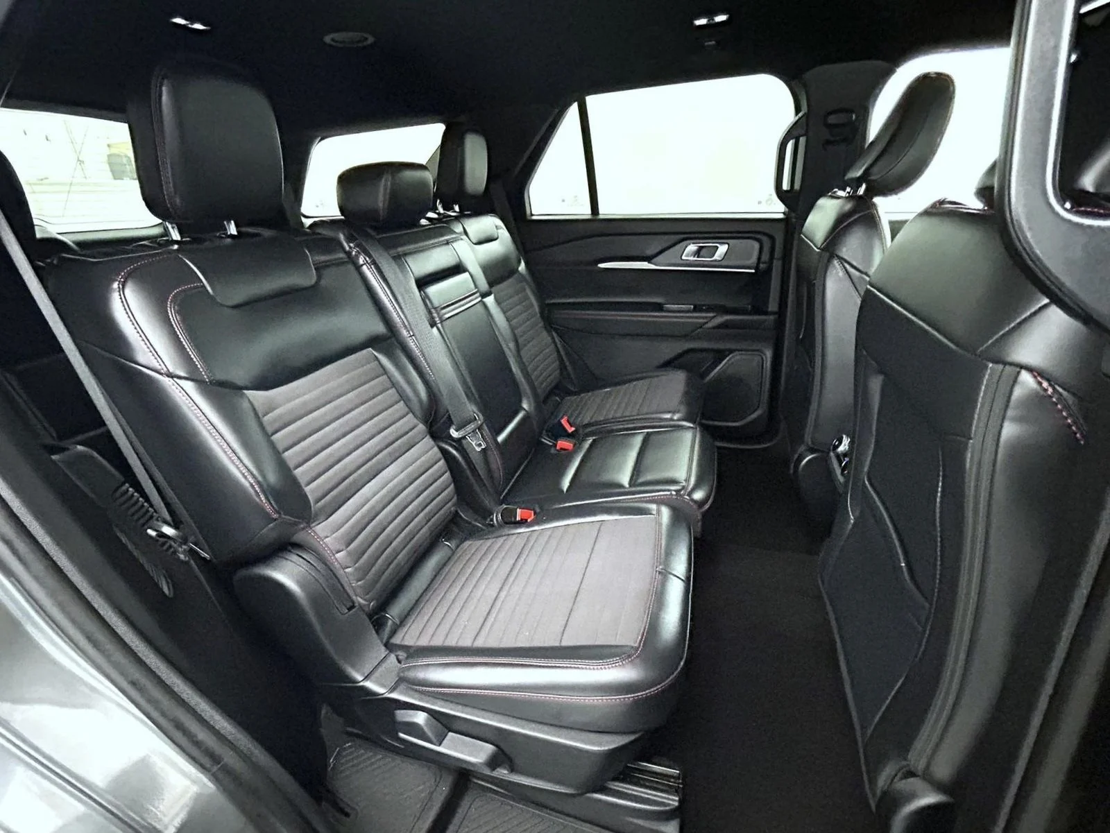 Used 2025 Gray Ford ST-Line image 18