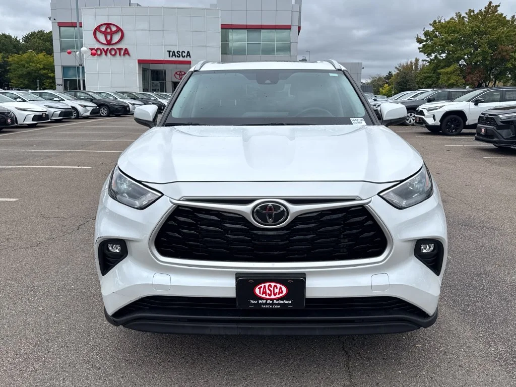 Used 2023 Beige Toyota XLE image 2