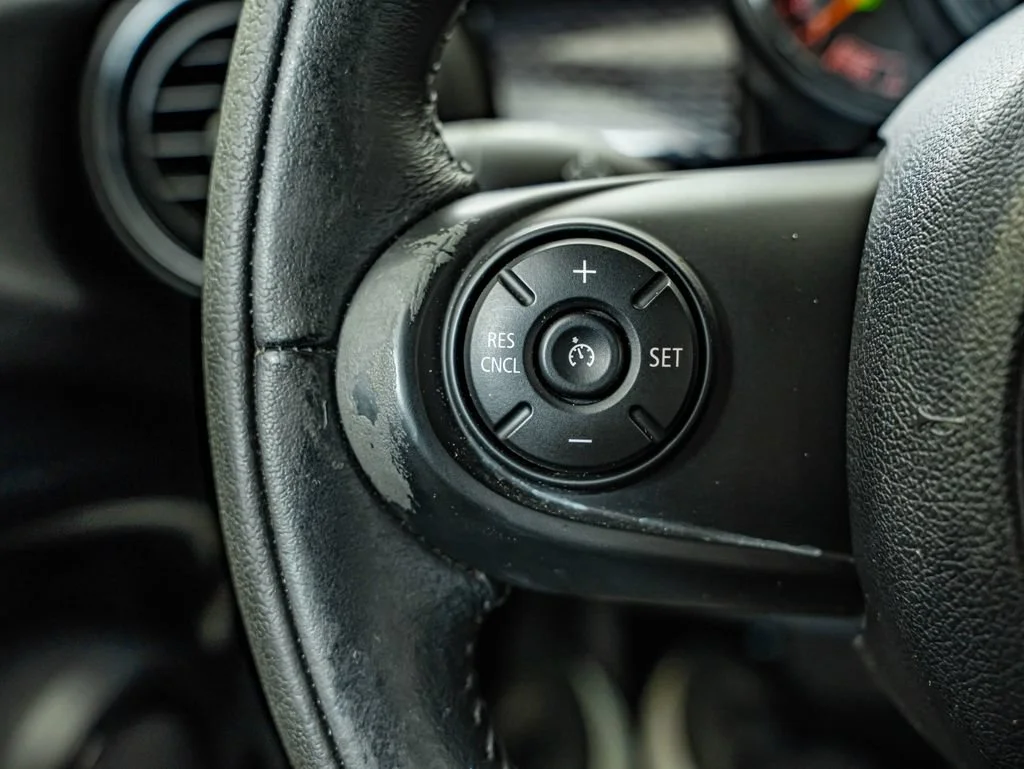 Used 2016 Electric Blue Metallic MINI  image 19