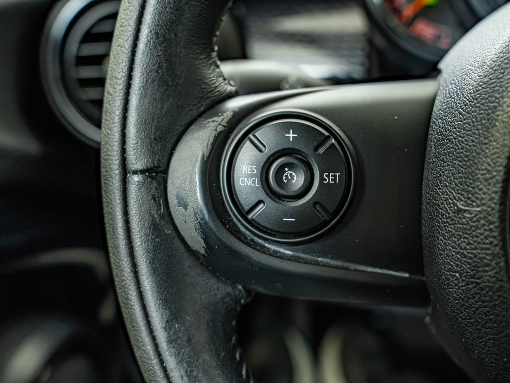 Used 2016 Electric Blue Metallic MINI  image 19