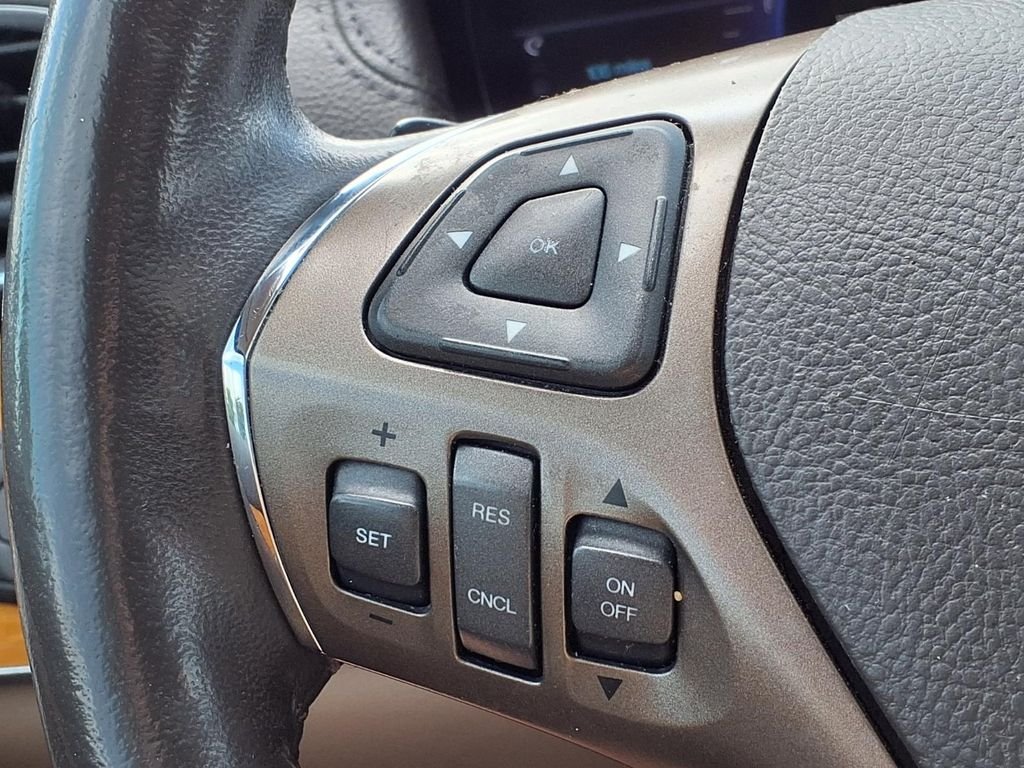 Used 2013 Silver Lincoln Base image 23