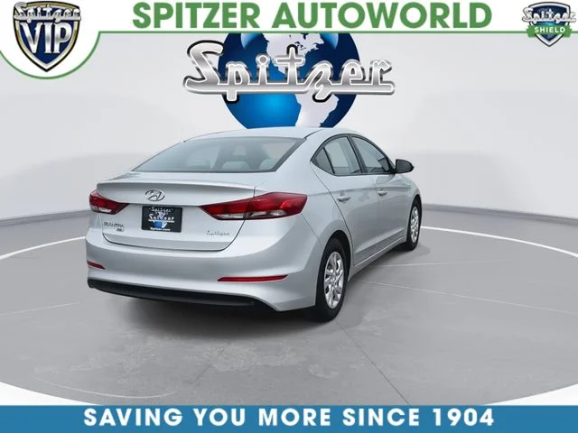 Used 2018 Silver Hyundai SE image 9