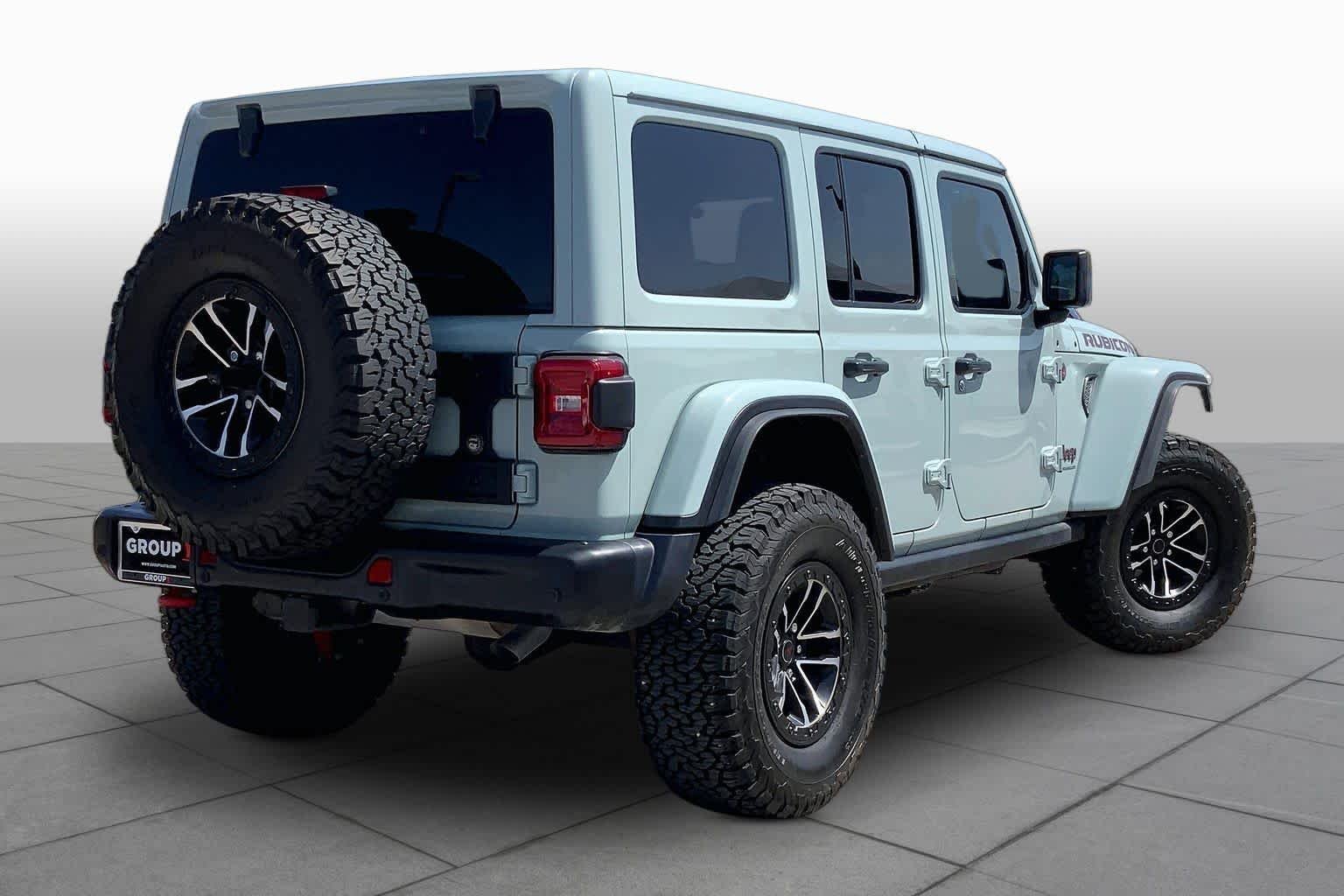 Used 2024 Earl Clearcoat Jeep Rubicon X image 13
