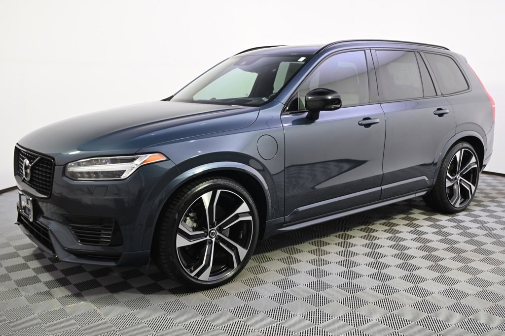 Used 2022 Volvo XC90 R-Design with VIN YV4BR0CM1N1810958 for sale in Minneapolis, Minnesota