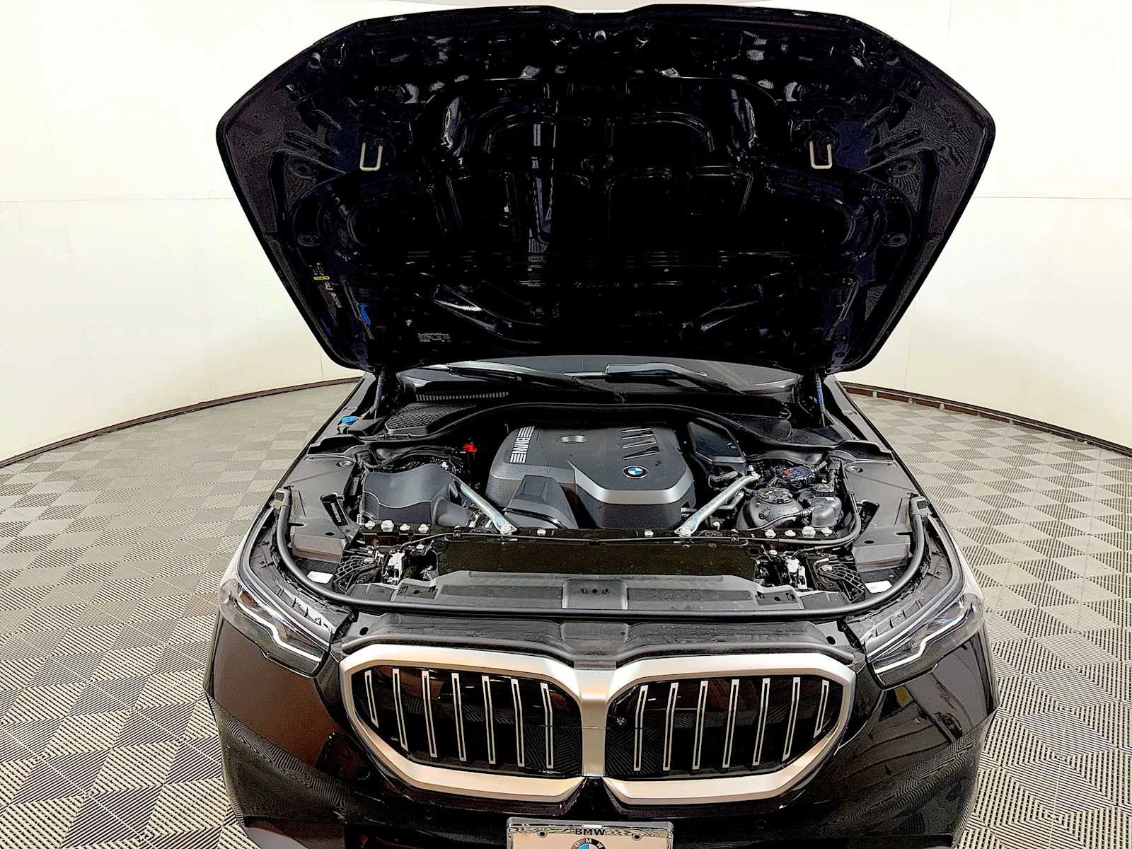 Used 2026 Black Sapphire Metallic BMW 530i xDrive image 32